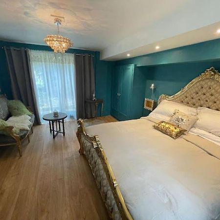 شقة The Big Cosy Boudoir Bed + Hot Tub Harvington المظهر الخارجي الصورة