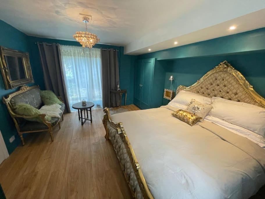 شقة The Big Cosy Boudoir Bed + Hot Tub Harvington المظهر الخارجي الصورة